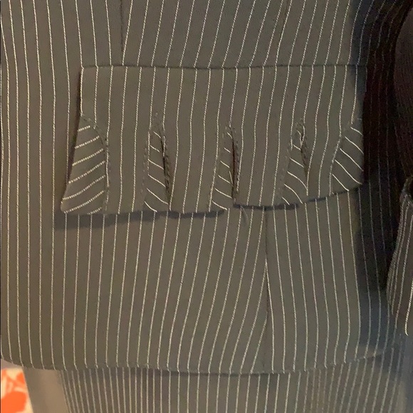 Tahari Jacket/Blazer & Skirt Suit Black EUC 8P - Picture 3 of 15